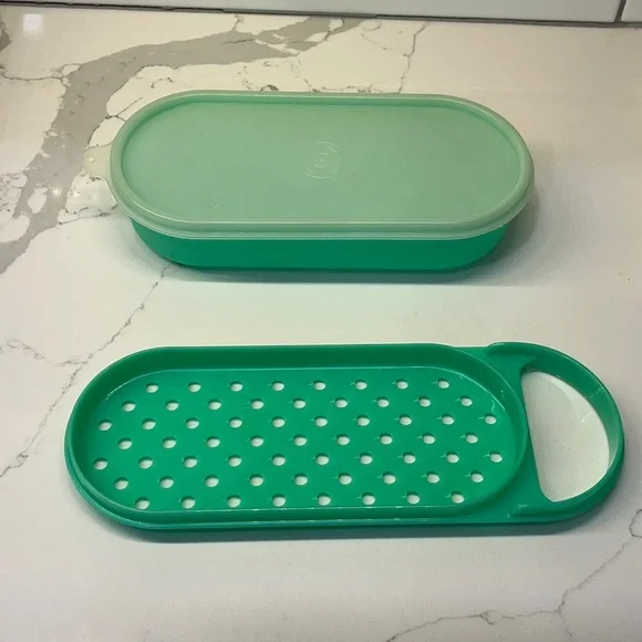 Vintage Tupperware Jadeite Green Grater and Container and Lid - Picture 3 of 11